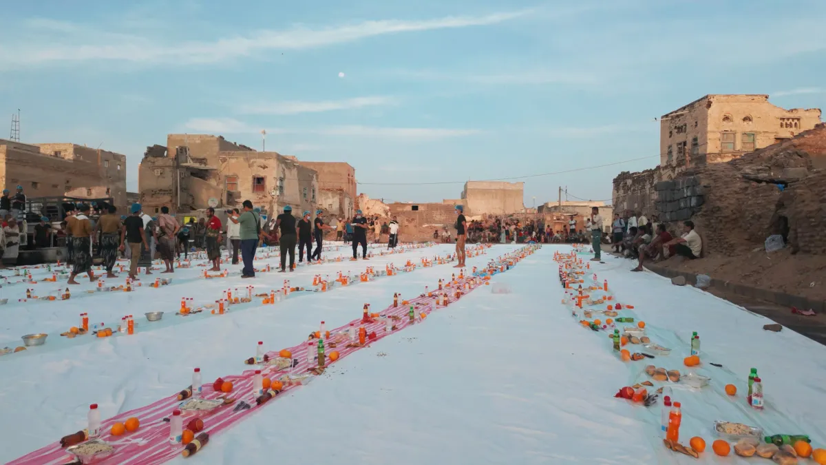 إنسانية المقاومة الوطنية تُنظم إفطارًا جماعيًا في المخا ضمن "موائد الخير الرمضاني"