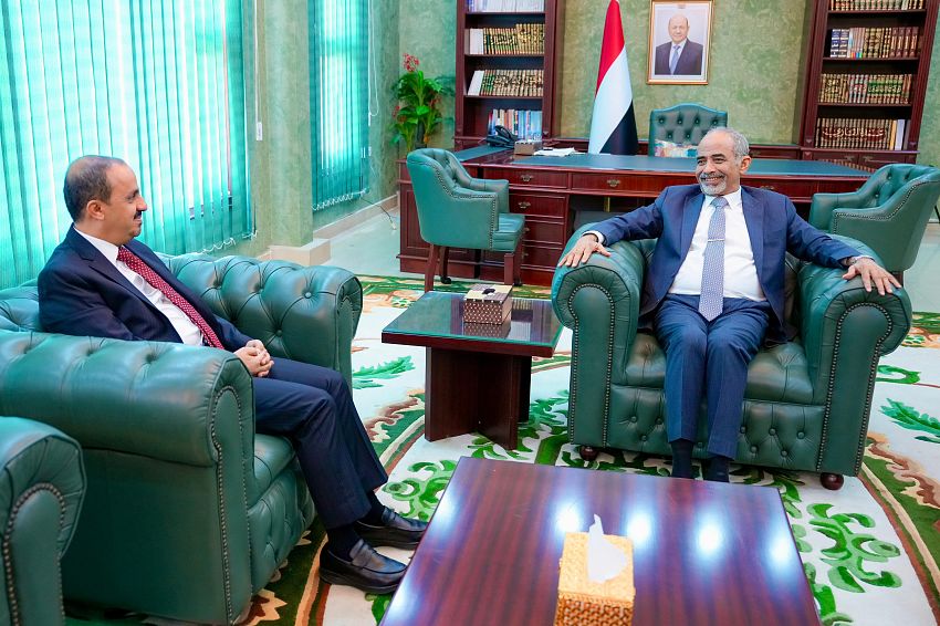 الفريق الركن الصبيحي يشدد على الدور المحوري للإعلام في مواجهة الانقلاب الحوثي