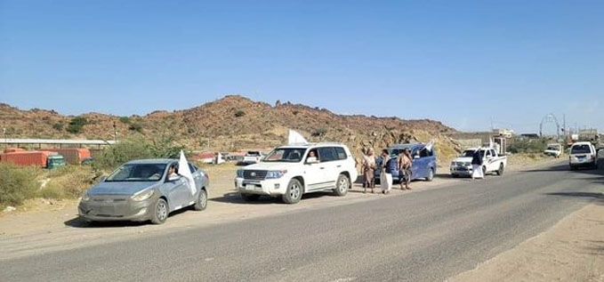 مواطنون يفضحون ادعاءات مليشيا الحوثي بشأن فتح طريق البيضاء - مأرب 