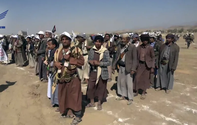 على خطى داعش.. مليشيات إيران في اليمن تؤسس شرطة المجاهدين لتعزيز قبضتها التسلطية