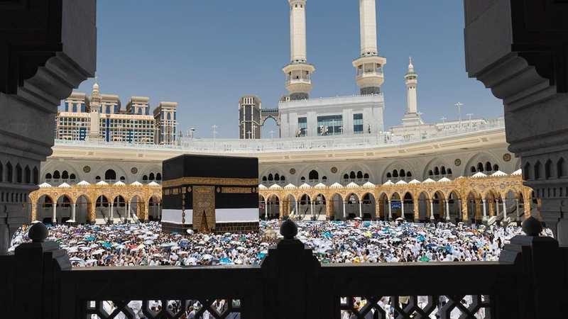 ملايين الحجاج يواصلون التوافد إلى مكة وسط أجواء روحانية استعداداً لأداء المناسك