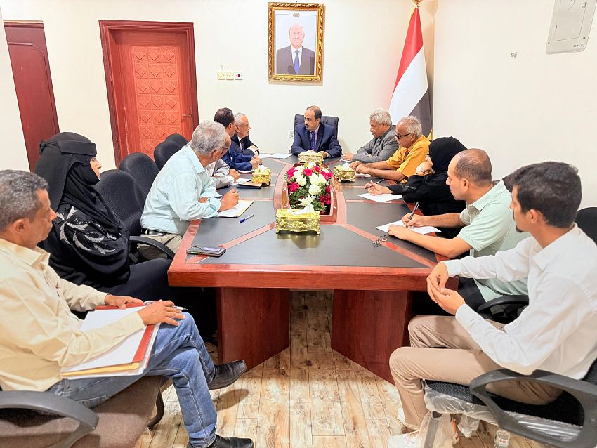 خطة شاملة لتطوير البنية السياحية.. الإرياني يوجه بالترتيب لإطلاق مهرجان ثقافي سياحي موسّع في عدن