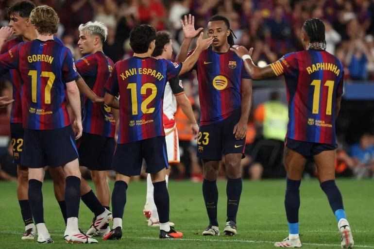 برشلونة يكتسح رايو فاييكانو ويعتلي صدارة الدوري الإسباني