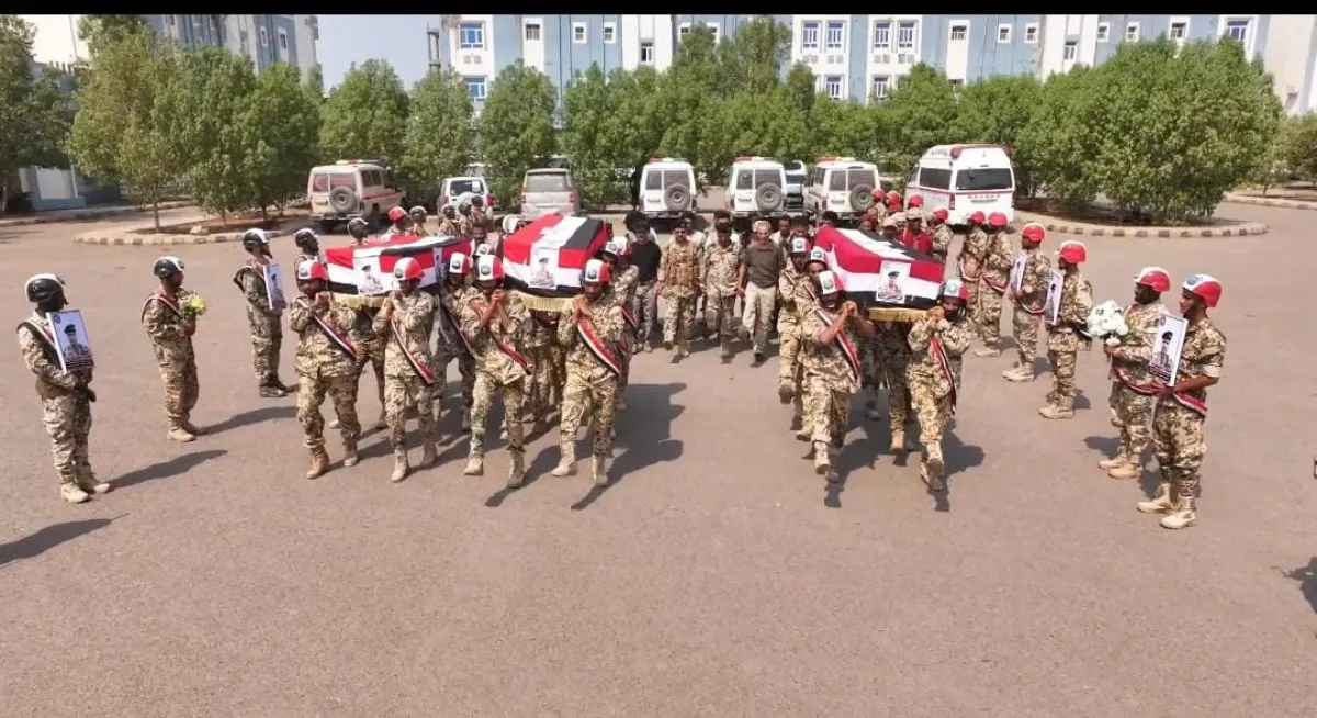 في موكب جنائزي مهيب.. القوة البحرية للمقاومة الوطنية تودّع ثلاثة من شهدائها في المخا
