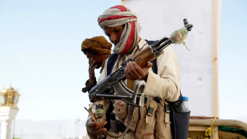 عنصر حوثي يقتل طفلاً من المهمشين ويصيب آخر في عمران