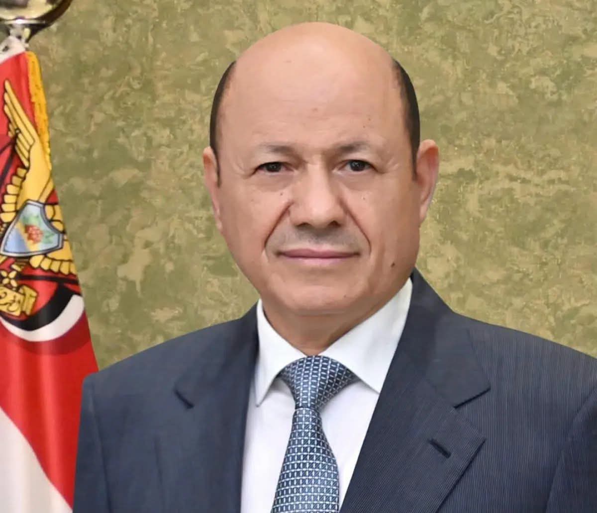 رئيس مجلس القيادة يشيد بأداء القوات المسلحة ويؤكد ثبات معركة تعز