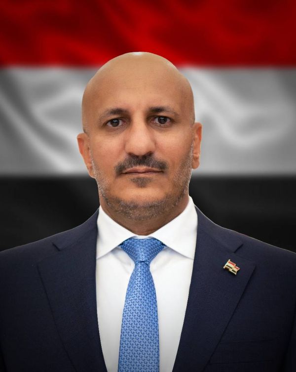 طارق صالح يعزّي بوفاة الشيخ عبدالرحمن حجري