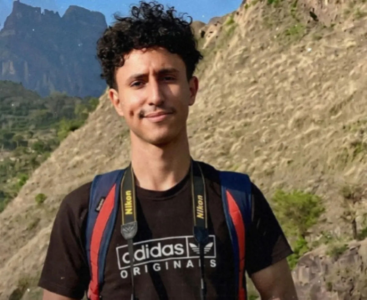 مليشيا الحوثي تجبر مصوراً سياحياً على إيقاف نشاطه والتخلى عن كاميرته