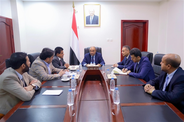 رئيس الوزراء يترأس أول اجتماع حكومي في عدن لبحث أزمة الكهرباء قبيل عيد الأضحى