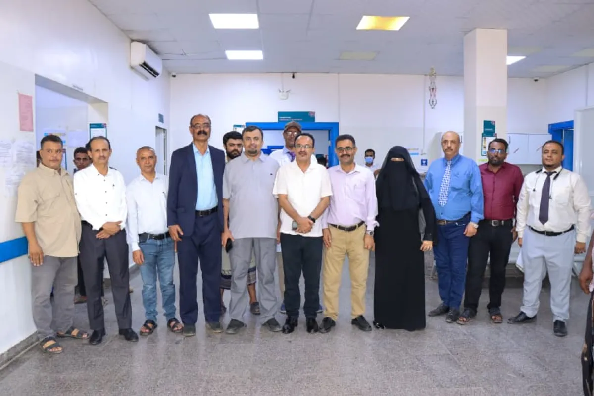 مدير صحة تعز يزور المستشفيات الميدانية ويشيد بجودة الخدمات الصحية