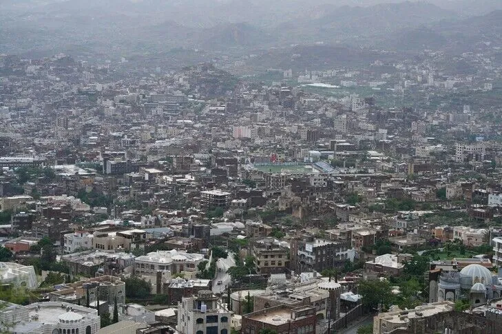 استشهاد امرأة وإصابة طفلين بقصف حوثي استهدف أحياء سكنية في تعز