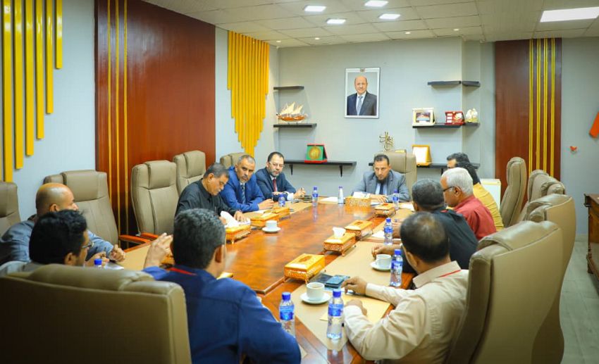 محافظ عدن يشدد على معالجة أزمة تموين الغاز المنزلي وزيادة الحصة المخصصة للمحافظة