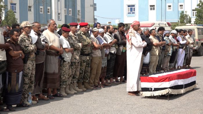 المقاومة الوطنية تشيّع الشهيد بندر العنس إلى فردوس شهداء حراس الجمهورية في المخا