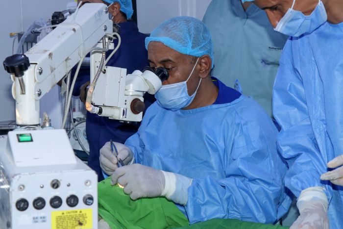 لليوم السادس.. تواصل أعمال المخيم الطبي المجاني الثاني لعلاج حول العين في المخا وسط إقبال واسع من مختلف المحافظات
