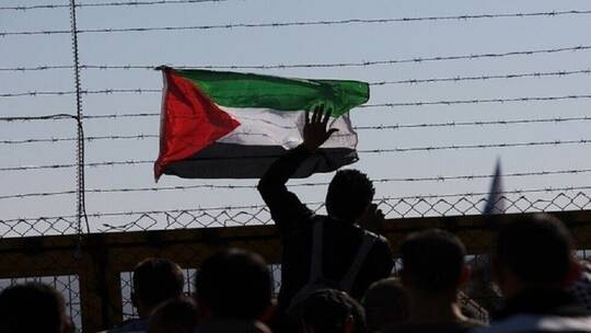 احتجاجا على إجراءات إسرائيلية.. الأسرى الفلسطينيون يعلنون إضرابا مفتوحا عن الطعام