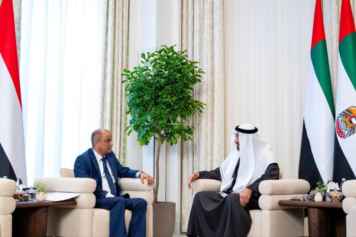محمد بن زايد يستقبل رئيس الوزراء ويؤكد دعم الإمارات لمشاريع التنمية والبنية التحتية