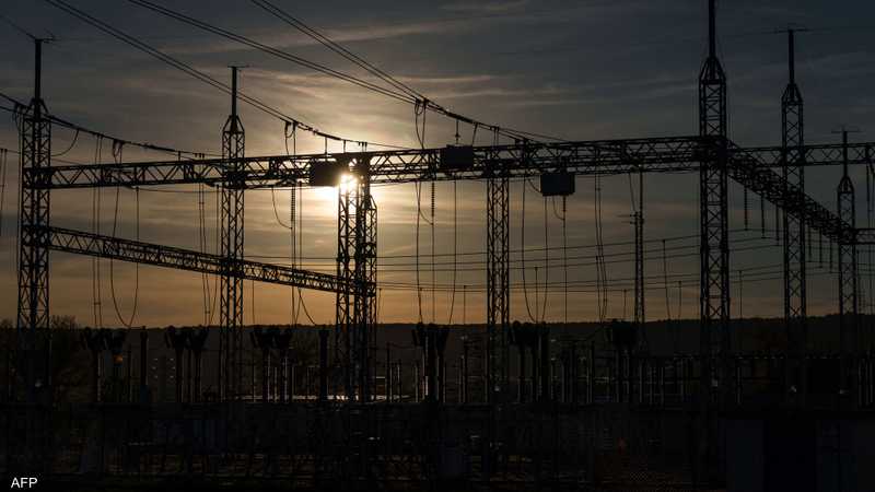 العراق غارق في الظلام.. التيار الكهربائي ينقطع بالكامل عن جميع المحافظات