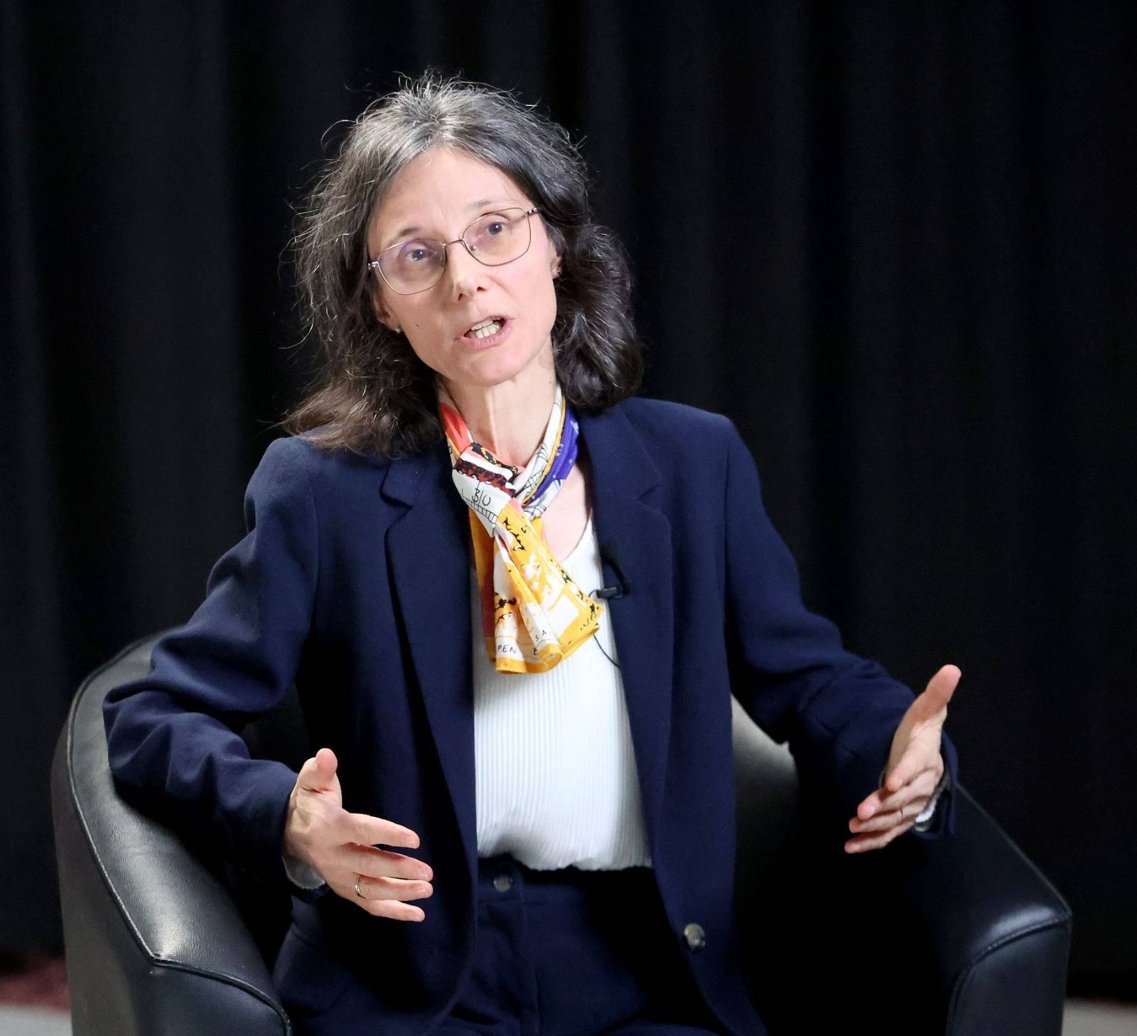 فرنسا تجدد دعمها للحكومة اليمنية وتعزيز التعافي الاقتصادي