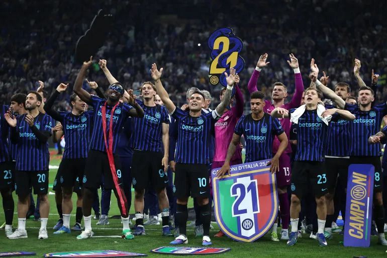 إنتر ميلان يحسم لقب الدوري الإيطالي للمرة 21 قبل النهاية بثلاث جولات