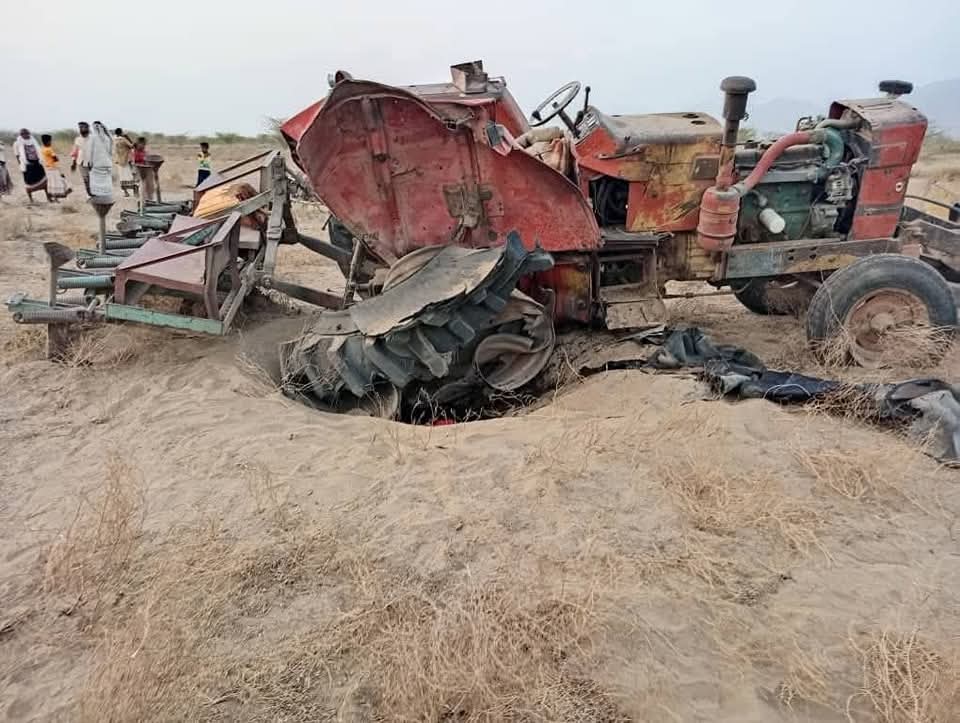 إصابة نازح وتدمير حراثته بانفجار لغم حوثي في الجراحي جنوبي الحديدة