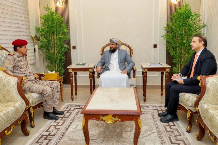 المحرمي يبحث مع نائب رئيس هيئة الأركان تطورات الجبهات وتعزيز التنسيق العسكري