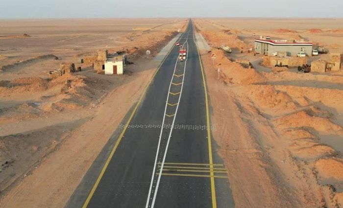 وزارة الدفاع توقف المرور على الخط الدولي بين مأرب وحضرموت بعد تصاعد عمليات النهب