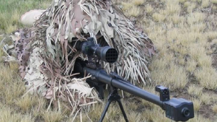 طفل يواجه مصيرًا مأساويًا بعد إصابته برصاصة قناص حوثي في تعز