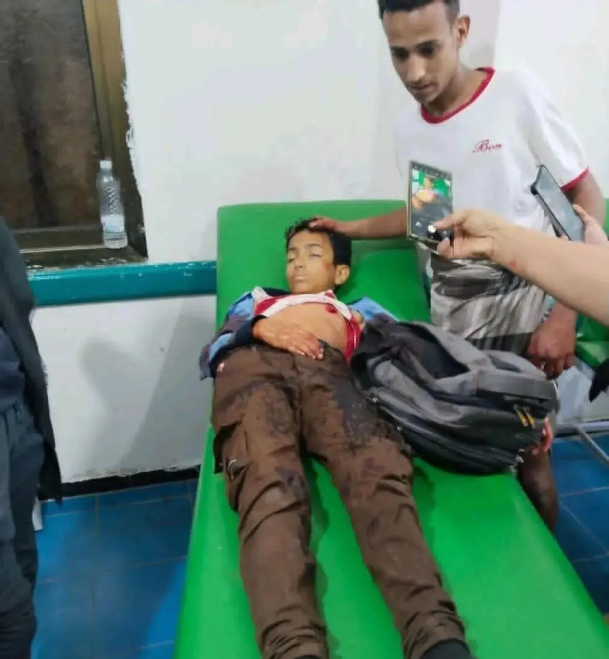 رصاصة قنّاص حوثي تخطف طفولة تلميذ في تعز أثناء عودته من المدرسة