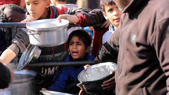 صحة غزة: وفاة طفل ومسن بسبب الجوع والعطش وترجيحات بمفارقة العشرات للحياة