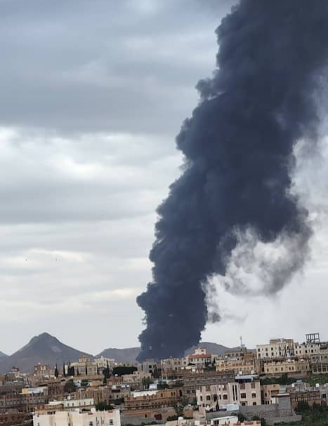 الحوثي يجرّ اليمن إلى الجحيم.. غارات إسرائيلية تستهدف مطار صنعاء ومحطات كهرباء ومصنع إسمنت عمران