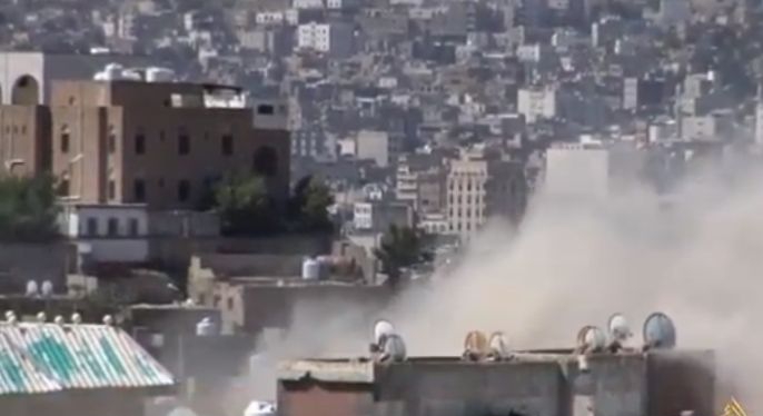 المليشيات الحوثية تستهدف الأحياء السكنية بتعز وإصابة طفلين