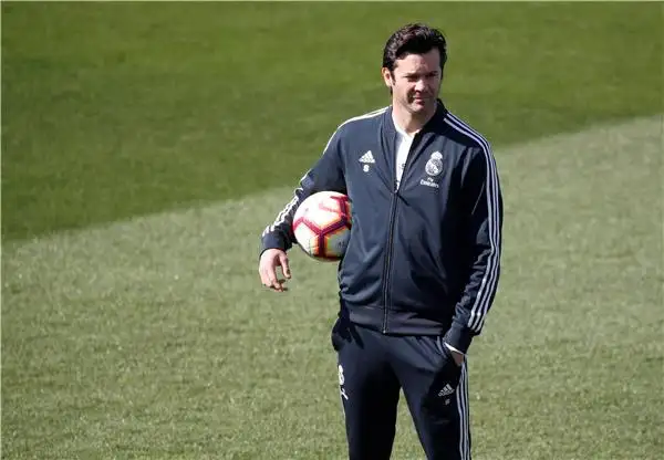 ريال مدريد بلا مدرب بعد 25 مايو؟ سولاري يعود إلى الواجهة خيارًا مؤقتًا