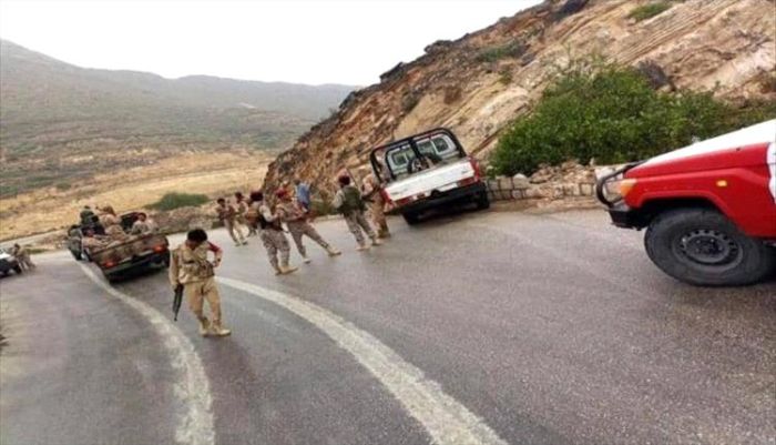 القبض على قيادي حوثي في منفذ صرفيت يُفجّر مواجهات عنيفة في المهرة