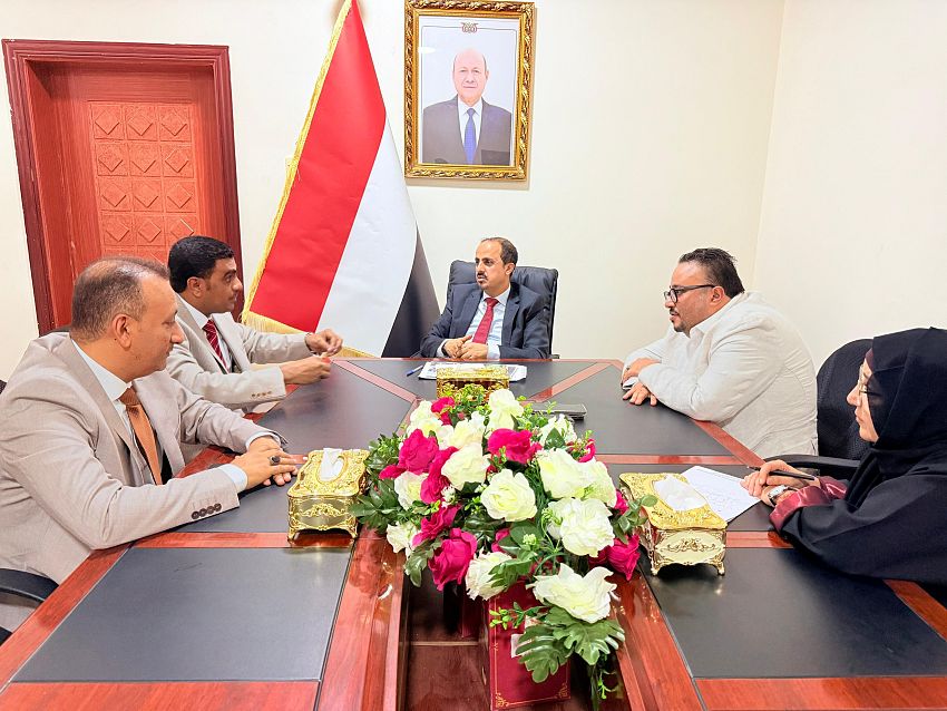 الإرياني يبحث في عدن استعدادات انطلاق الموسم السياحي في أرخبيل سقطرى