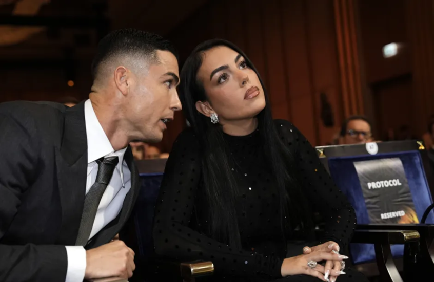 كريستيانو رونالدو ينفي شائعات زفافه في ماديرا