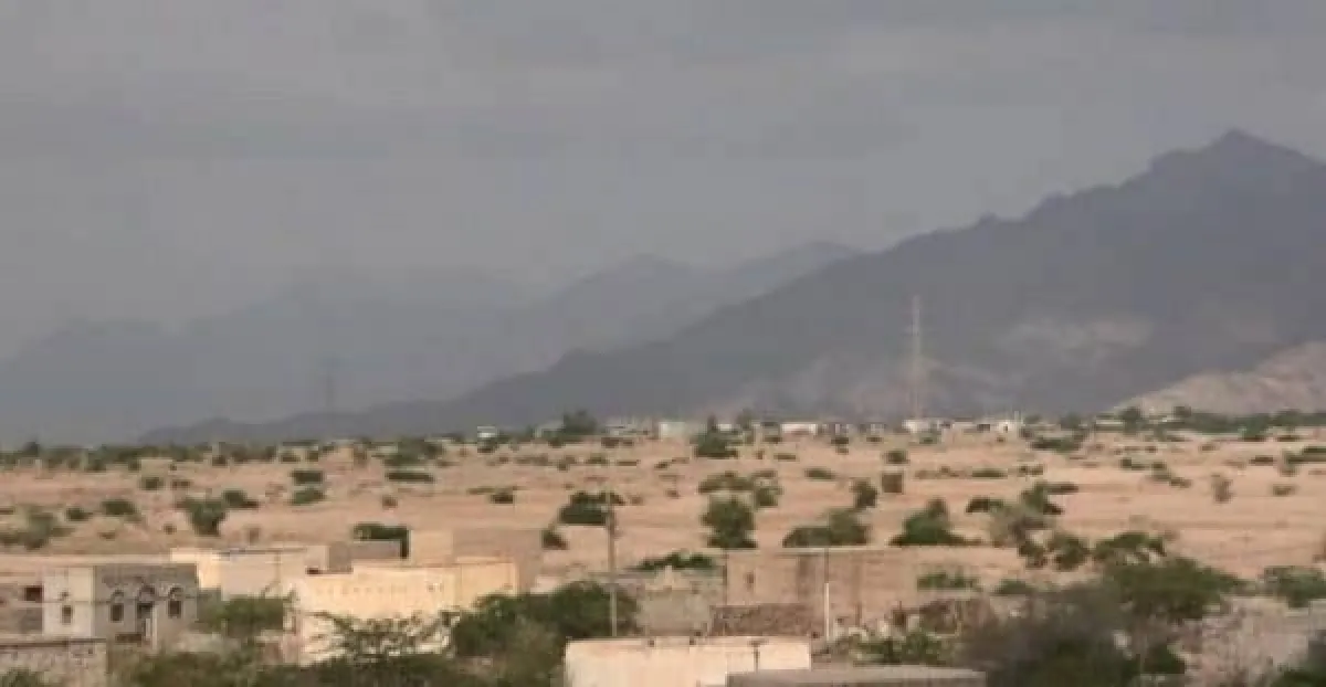 الحوثيون يدفعون عشرات الأسر إلى النزوح القسري في الحديدة