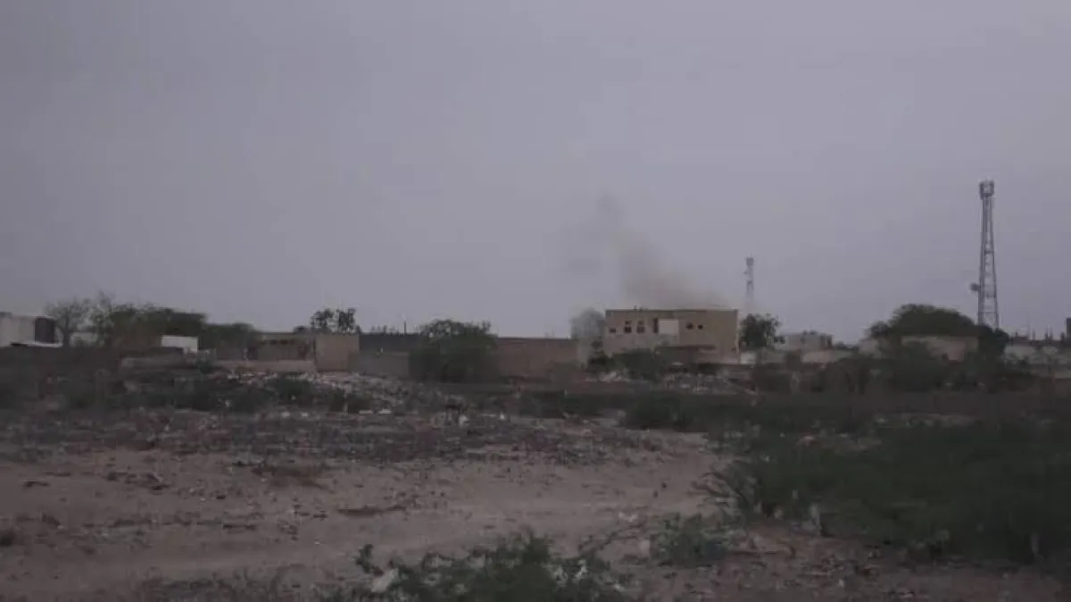 قصف حوثي يستهدف منزلًا في الحديدة ويصيب زوجين