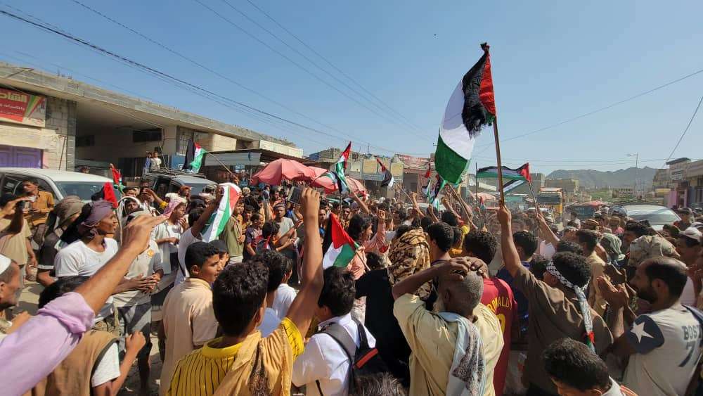 مسيرة شعبية كبيرة في أبين تأييداً للانتفاضة الفلسطينية ضد الاحتلال الإسرائيلي 