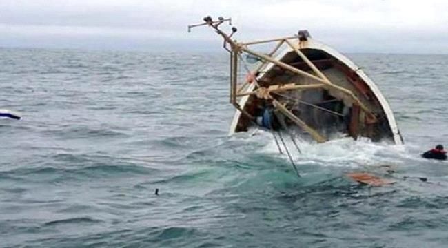 كارثة في البحر الأحمر.. وفاة سبعة صيادين يمنيين إثر انقلاب قاربهم