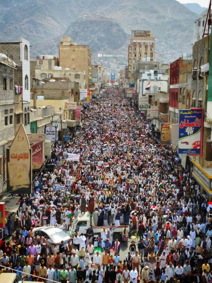 بمشاركة فرع سياسي المقاومة الوطنية بالمحافظة.. مسيرة حاشدة في تعز تنديدًا بمجازر الاحتلال في غزة ومتاجرة أدوات إيران