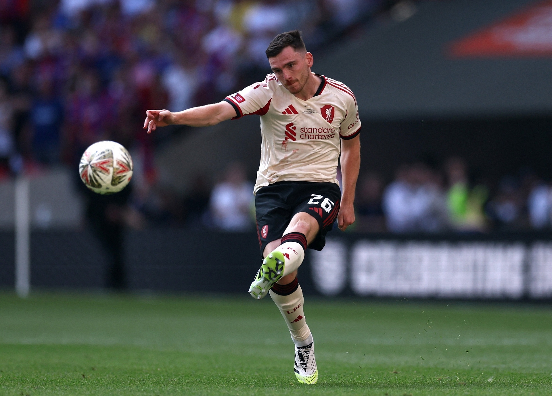 نهاية حقبة ذهبية.. ليفربول يعلن رحيل روبرتسون بعد 9 سنوات من المجد