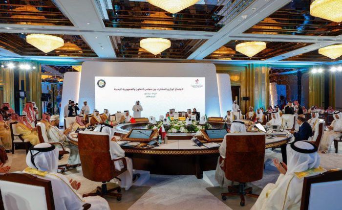 مجلس وزراء خارجية دول الخليج العربي يدعو إلى موقف حازم ضد ممارسات مليشيا الحوثي