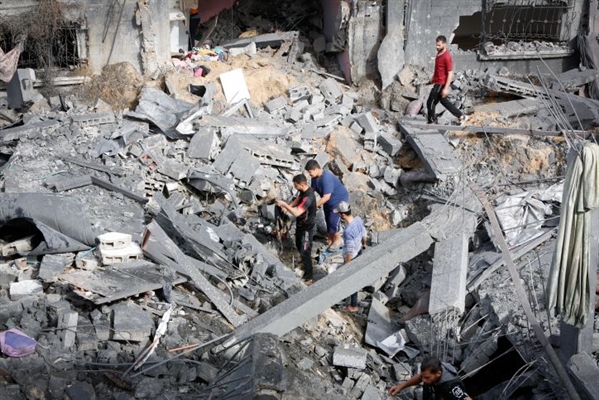 الاحتلال الإسرائيلي يواصل مجازره ويستهدف إفراغ شمال غزة