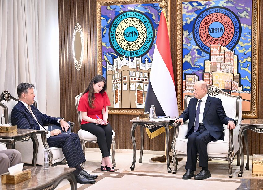 رئيس مجلس القيادة الرئاسي: استهداف ميناء المخا يؤكد أن الحوثيين يخوضون حربًا ممنهجة ضد مقدرات الشعب اليمني وشرايين حياته