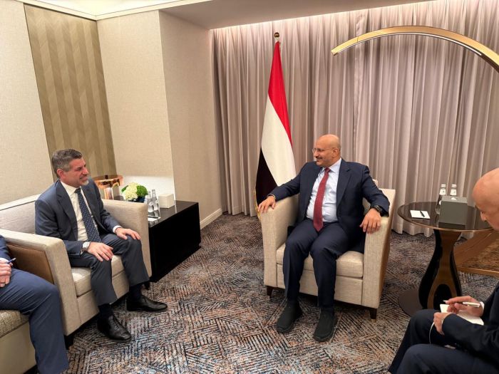 طارق صالح يبحث مع السفير الأمريكي مستجدات الأوضاع وجهود دعم مجلس القيادة
