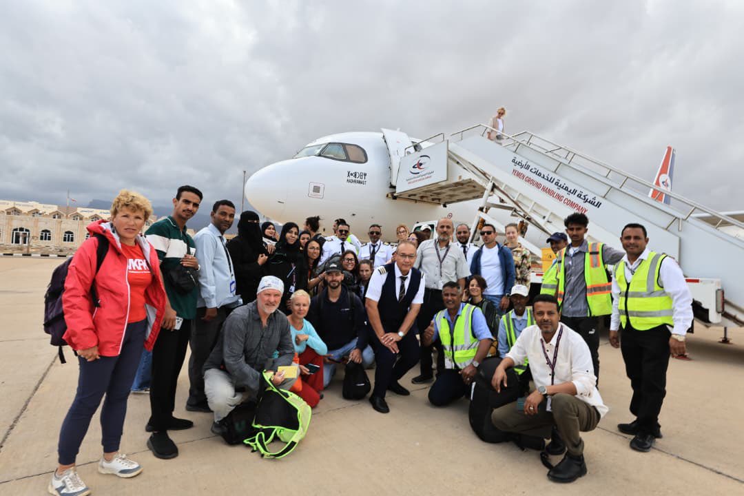 بعد إجلاء العالقين… الإعلان عن خطوط جوية دولية جديدة تربط سقطرى والمخا بجدة