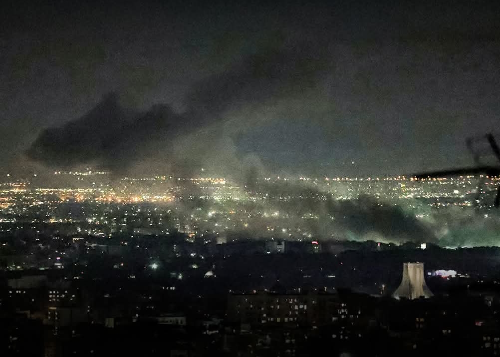 انفجارات تهز طهران في أعنف يوم من الحرب الأمريكية–الإسرائيلية على إيران