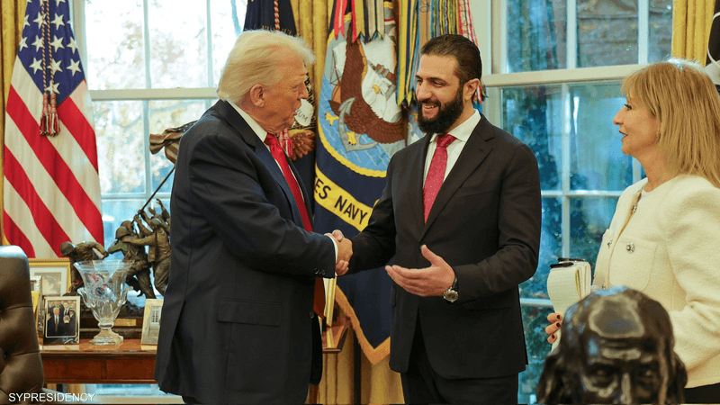 الشرع يغادر البيت الأبيض بعد محادثات مغلقة مع ترامب… وواشنطن تعلّق عقوبات “قيصر” جزئيًا