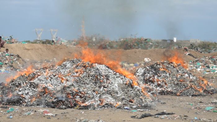 المخا.. المخا إتلاف 12 طنًا من "شمة الحوت" المخدرة بعد ضبطها في البحر الأحمر