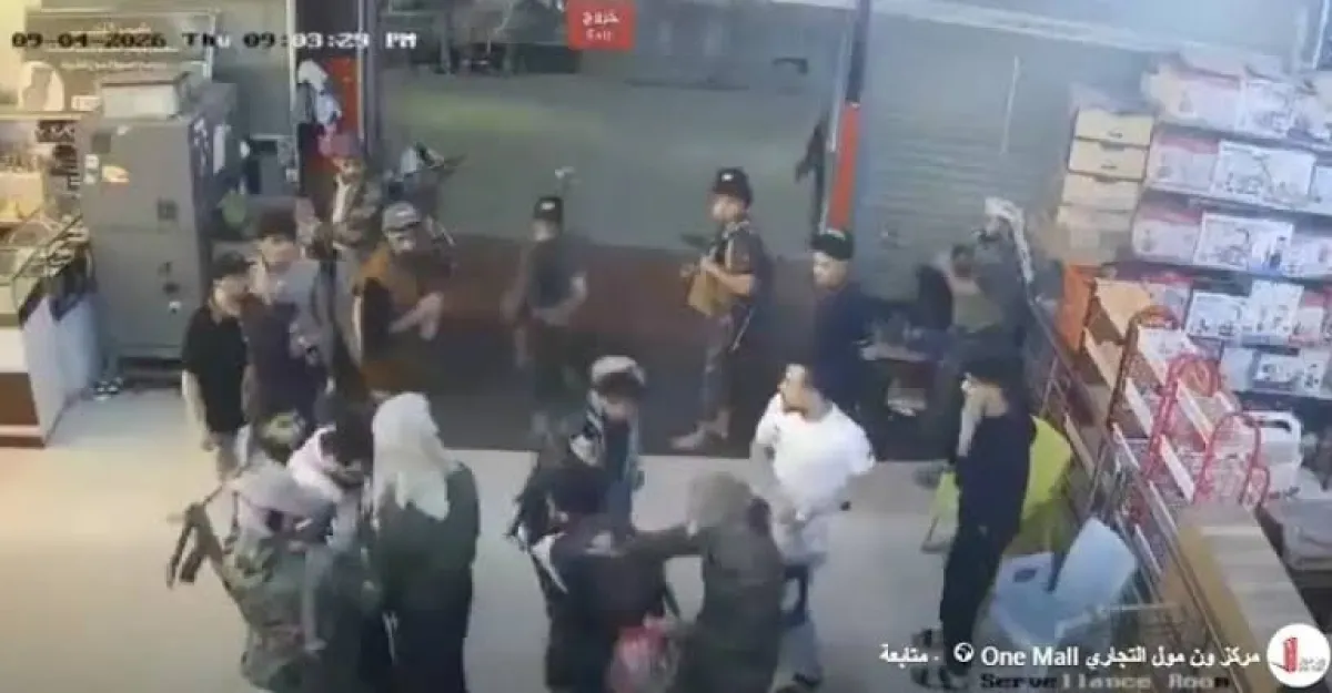 مليشيا الحوثي تقتحم مركز 